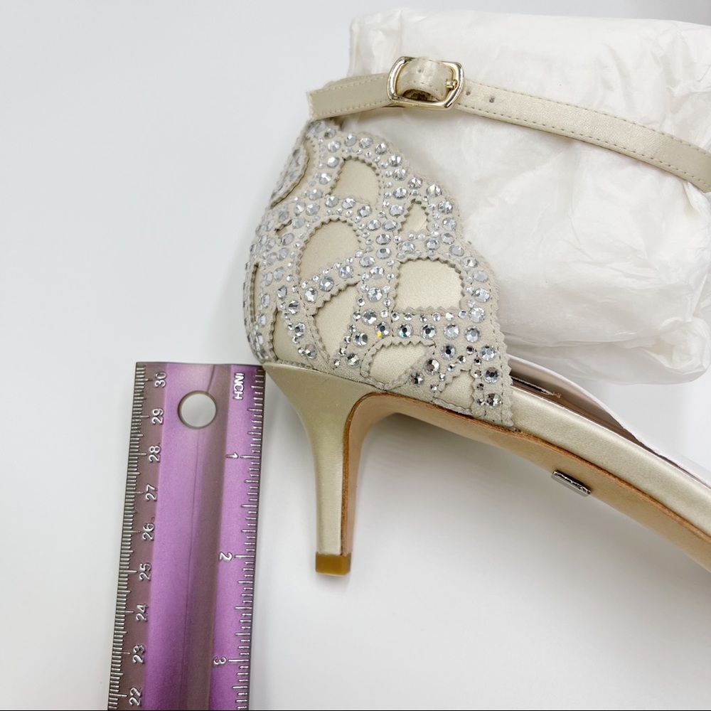 Badgley Mischka Women's Gillian Jeweled Ivory Satin Dress Sandal Heels Pumps 8 - Picture 15 of 15